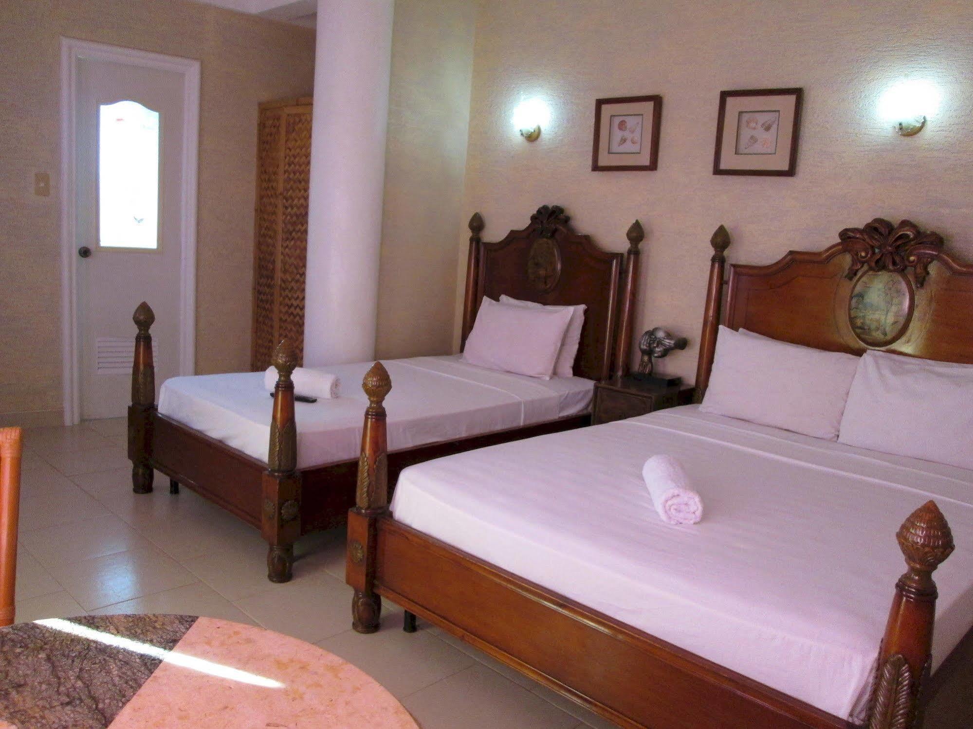 ホテル アミーゴス ビーチ リゾート Balabag  エクステリア 写真